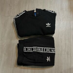 ADIDAS ORIGINALS "THE BRAND WITH THREE STRIPES" HOODIE & SWEATPANTS SET